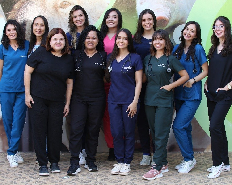 Equipe veterinária do Instituto Pet Social